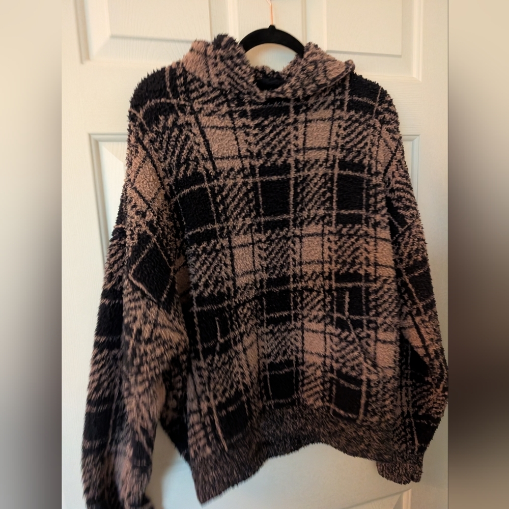 SKIMS Plaid Soft Fleece Hoodie Sweater. Black And Tan